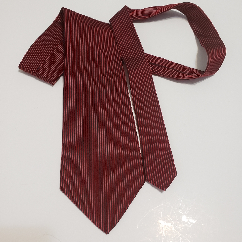 EUC BACHRACH Woven Ribbed Red & Black All Silk Tie